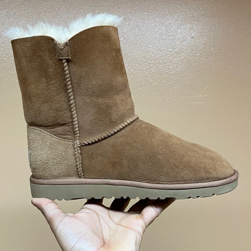 UGG Bailey Button II Women’s Suede Boots “Chesnut” Size 5